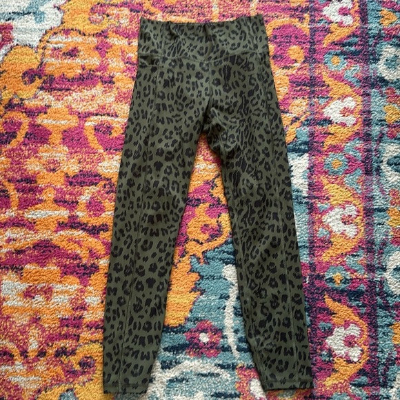 X by Gottex Mia High Waisted Cropped Green Leopard Print Ankle Leggings Small - Picture 1 of 6